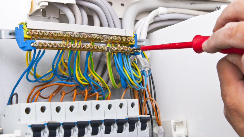 choose the right commercial electrician for your business