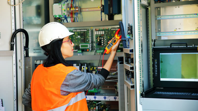 comparing electrical contractors can be confusing and often stressful