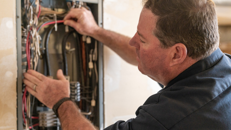 Why You Should Hire a Licensed Electrician to do Your Electrical Work